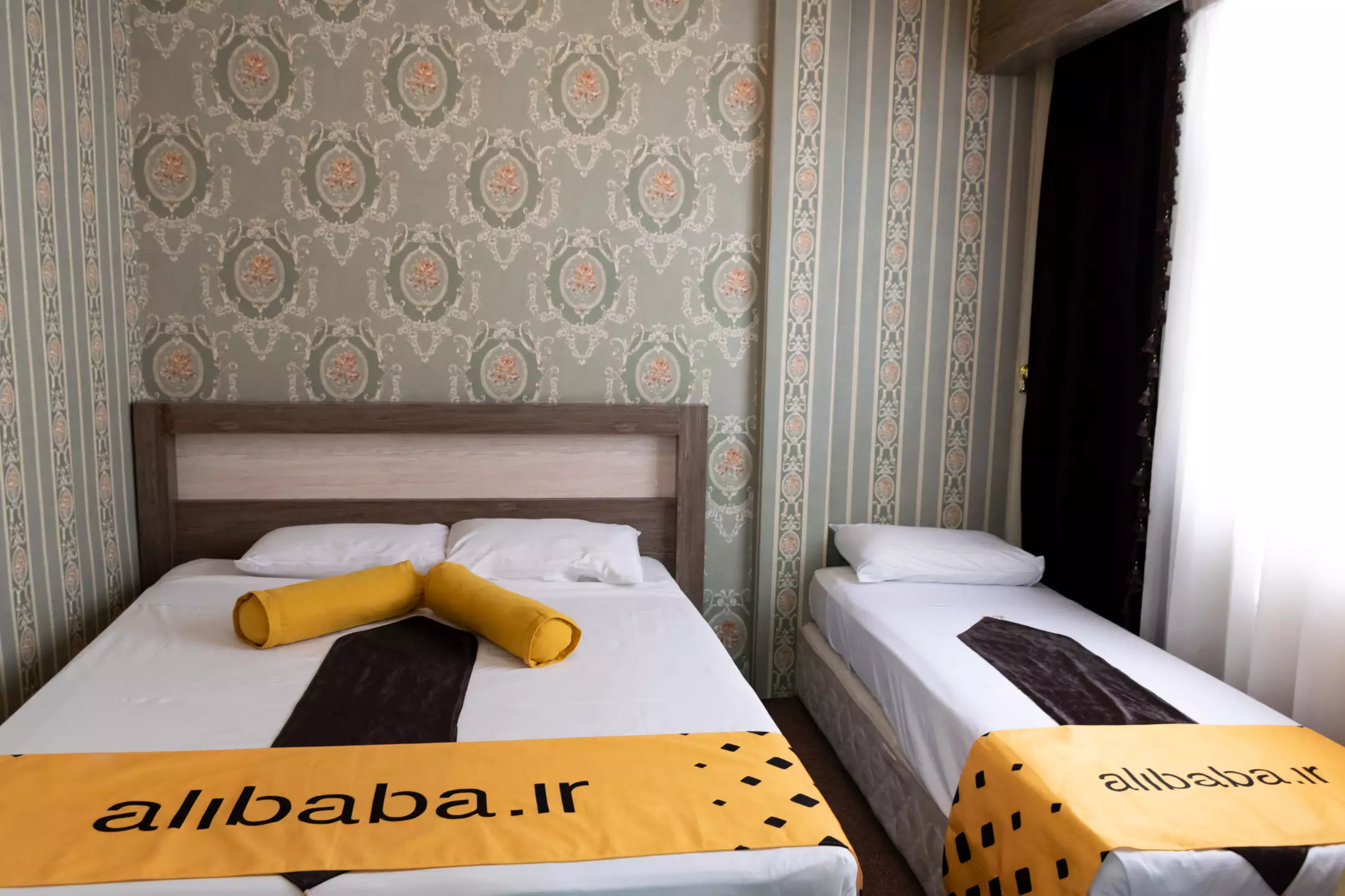 Alibaba https://cdn.alibaba.ir/ostorage/hotel-accommodation-images/69cbc612347d52b68c6acae1_هتل صدف -اتاق سوییت دار -۴تخت(۳).webp
